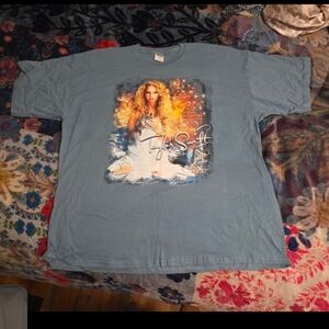 Vintage Taylor Swift debut album 2007 tour T-shirt **Excellent, like new**